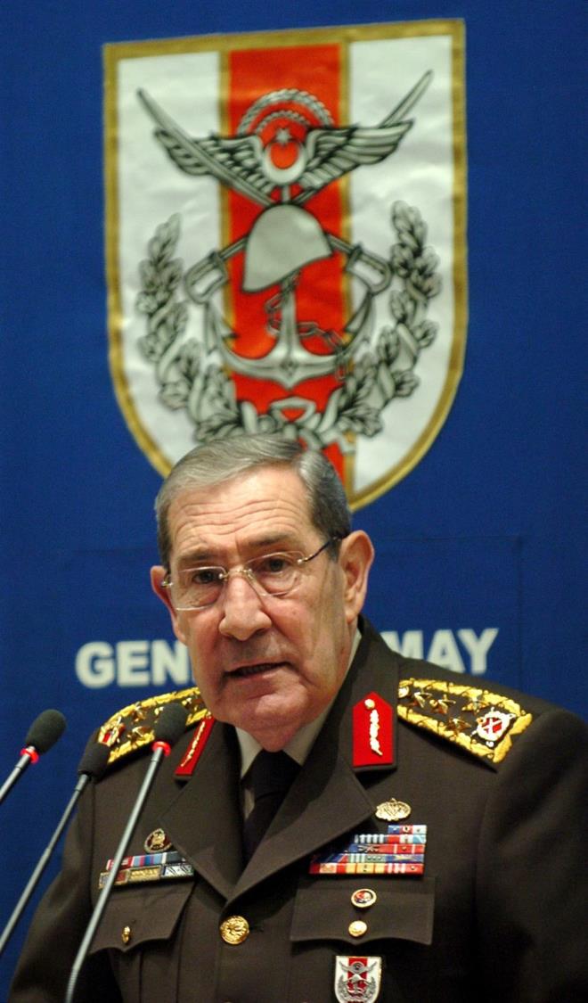 1996 ylnda korgeneral, 2000 ylnda orgeneral rtbesine terfi etti.