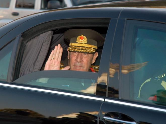 Bir sredir rahatsz nedeniyle tedavi gren Trk Silahl Kuvvetleri'nin 25. Genelkurmay Bakan Emekli Orgeneral Yaar Bykant, sabah saatlerinde kalp yetmezliinden hayatn kaybetti.