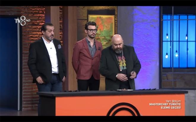 Masterchef elemesinde Mehmet ef'in hazrlad rdek yemei piirildi. efler ilk kez karar vermekte bu kadar ok zorland. Teknik ve zor yemei 4 yarmac da ok iyi yapnca efler ikinci kez tadm yapmak durumunda kald. Masterchef'te bu ilk kez yaand.