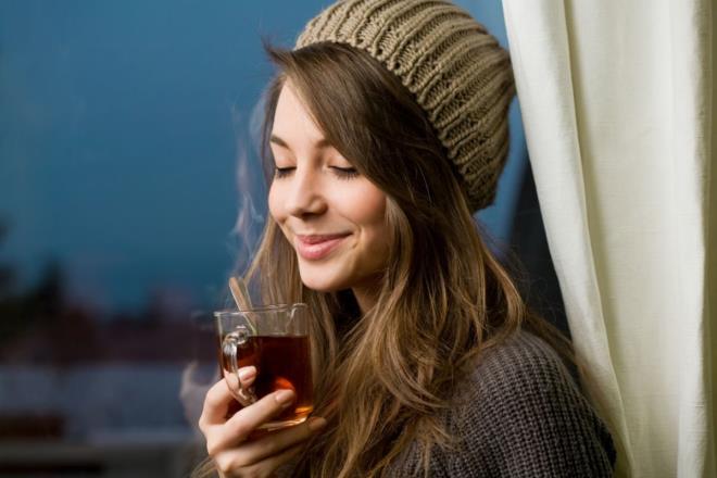 2014 yl ncesinde bu kanser vak'alarnda ak cerrahi yntemini kullanyorduk. Karndan yaklak 25 cm'lik bir kesi ve gsten 25 cm'lik bir kesi gerekirse de boyundan 10cm'lik bir kesiyle yemek borusu kartldktan sonra yeni oluturulan mide yukarda kalan yemek borusuna balanyordu. Hatalarn hem iyileme sreleri uzundu hem de cerrahi sonras ar sebebiyle hasta hayat kalitesi biraz daha kstlyd. 2014'ten sonra uygun hastalarda kapal cerrahi yntemleri kullanmaya baladk. Karndan yaklak 5 delikle, gsten yaklak 2 delikle yemek borusu hem kanserlerine hem de iyi huylu hastalklara mdahale etmekteyiz. Tedavi sresi hastaya bal bir faktr olarak deiiklik gsterebilir? eklinde konutu.