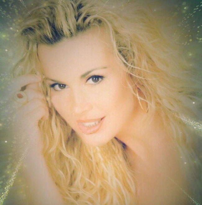 Doalgaz parasn bile deyemiyordu: "Ayrca kilolar nedeni ile mide kltme ameliyat da olmu, ok zayflam ve tannmaz bir hale gelmiti. Bozulan psikolojisi nedeni ile evden hi dar kmyordu ve doalgaz parasn bile deyemiyordu."