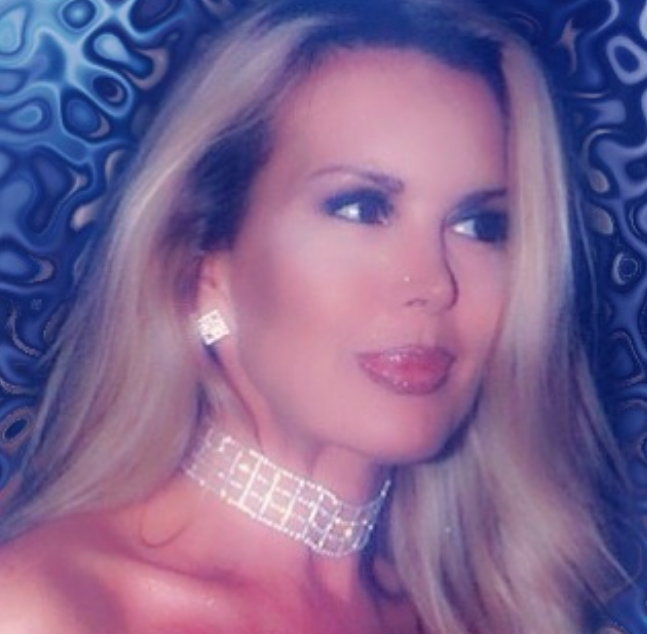 Harika Avc kimdir?<br>  Harika Avc, lkokulu bitirdikten sonra okumay ortaokulda brakmtr. hret olduktan sonra 1980'li yllarn Trk Sinemas?na damgasn vurdu ve bir ok film evirdi.