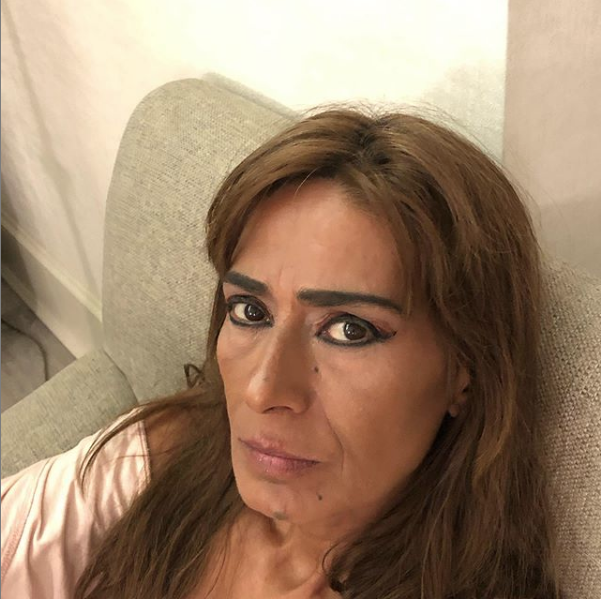 te yandan Ayvalk?ta zeytin yetitirecek olan Yldz Tilbe, yaz aylarn Ayvalk?ta geiren Hlya Avar?a komu oldu.