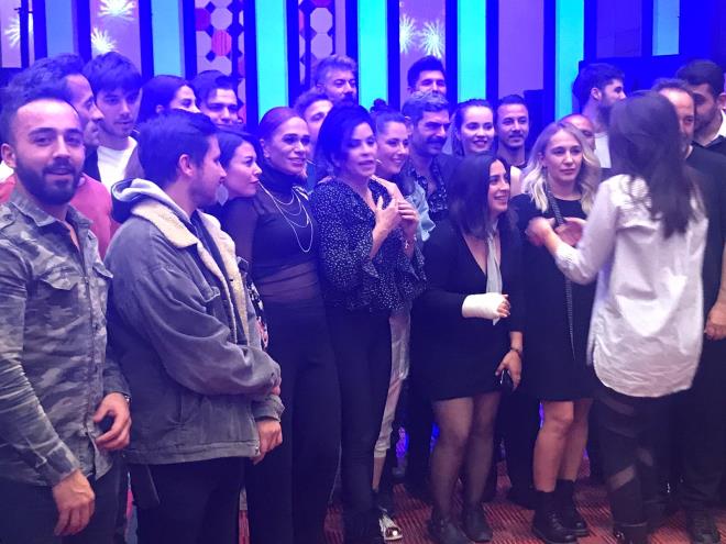 Gaziantep?te otelde bir araya gelen dizinin ekibi, ilk blm birlikte izledi.