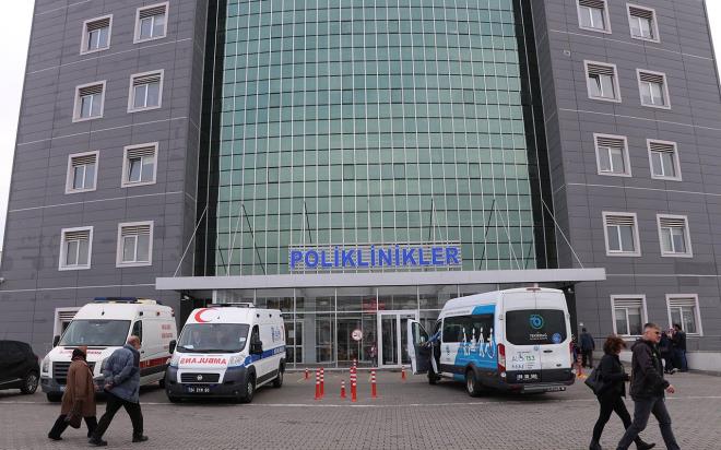 Ksa sre sonra fenalaan Sezgin; yksek ate, bilin kayb ve halsizlik ikayetleriyle hastaneye kaldrld.