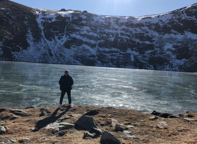 Beytebap ilesinde bulunan 3 bin 200 rakml Yeilz ky civarnda bulunan dev gller, hava scaklklarnn eksi 17'lere kadar dmesi sonucu buz tuttu.