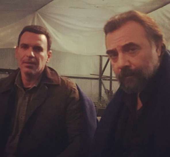 stanbul Devlet Tiyatrosu oyuncusu olan Murat zben, Ekya Dnyaya Hkmdar Olmaz'a afak karakteriyle 3 blm nce dahil oldu. Ayrca Murat zben'in rol ald Sfr Bir dizisi, ileri Bakan Sleyman Soylu'nun ukur ile birlikte eletirdii diziydi.