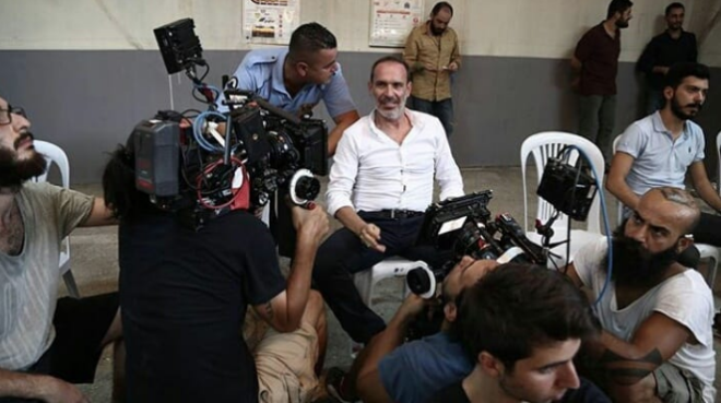 Oyunculuk kariyerinde pek ok tannan TV dizisi bulunan Murat zben'in ne kan performanslar arasnda uzun soluklu bir yapm Arka Sokaklar yer alyor.