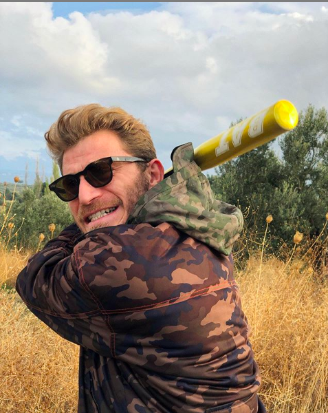 Son olarak Star Tv ekranlarnda yaynlanan; barolnde  Tolga Sarta, Melissa Yldrmer, layda Ildr, Nihat Altnkaya gibi isimlerin yer ald Sz dizisinin kadrosunda yer almaktadr. Dizide Karabatak namyla bilinen Baavu Ate Acar karakterini canlandrd.