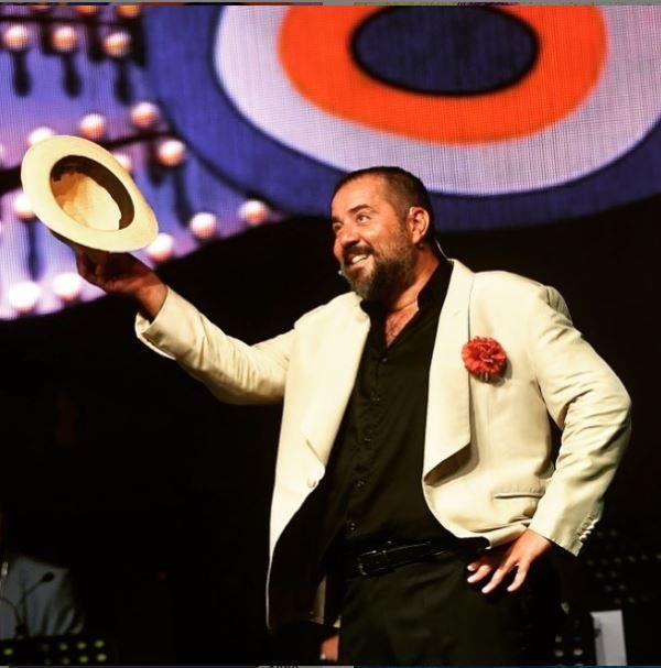 Baarl oyuncu Ata Demirer'in 'Eyvah Eyvah' filminden kazand geliri, Bozcaada'da bir zm ban satn almak iin kulland biliniyor.