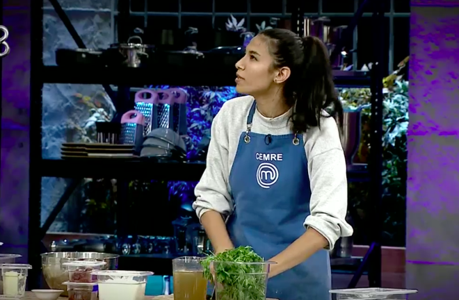 Mavi takmda yer alan Rfat, Gzide ve Cemre oldu. Takm kaftan olan Ekin elenmesi iin Rfat' syledi. Takm arkadalar ise Gzide'nin ismini yazd.