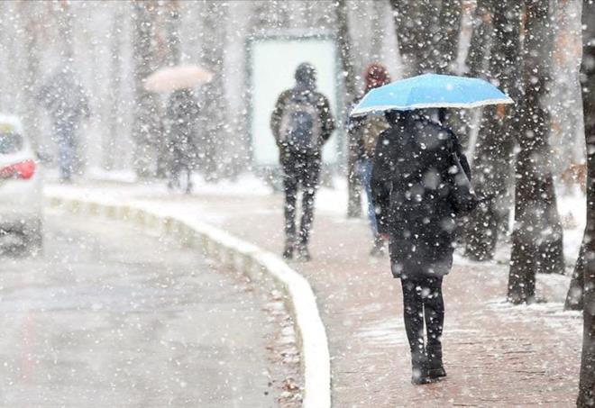 Karla kark yamur  <br>  Blge illerinden Bayburt ve Gmhane?de karla kark yamurun yksek kesimlerde kar yana dnecei ngrlyor.