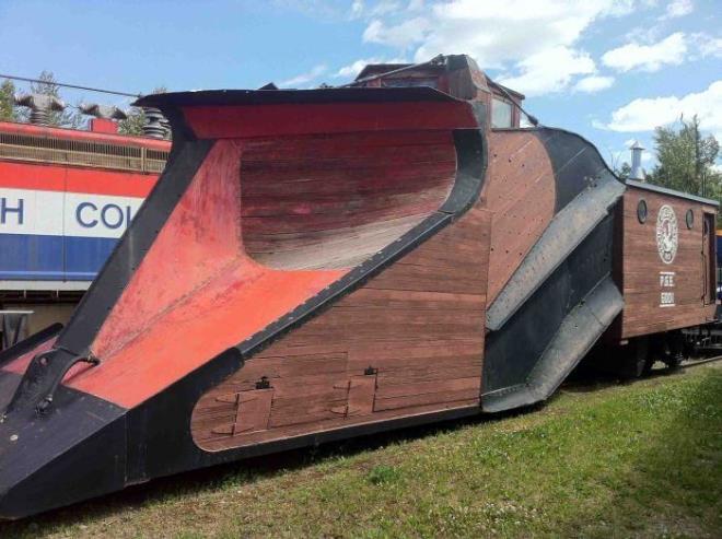 Bu trenler aslnda kar kreme arac olarak kullanlyor. Tasarmlarndaki amac daha elenceli bir tren yapmak. te o tren grntleri...