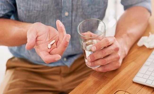 9. Lazer Operasyondan Sonra la Kullanmn Brakmak  <br>  Lazer operasyondan sonra yaklak 1 yl dzenli olarak kullanlmas gereken ilalar bulunmaktadr. Ancak pek ok insan gzleri dzeldikten sonra bu ilalar kullanmay brakr. Bu da gzn hassasiyetini artrr ve yine eitli gz sorunlarn meydana getirir.