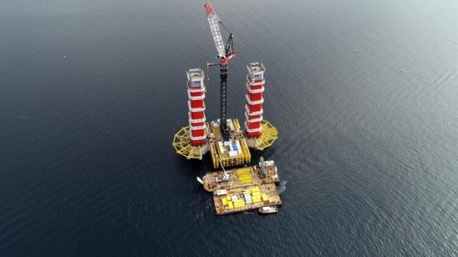 Her iki yakada 318 metre yksekliindeki kulelerin st ksm da Seyit Onba?nn anakkale Savalar?nda namluya srd top mermisini temsil edecek ekilde olacak.