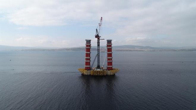 Kulelerin st ksm da Seyit Onba?nn anakkale Sava?nda namluya srd top mermisini temsil edecek ekilde olacak.