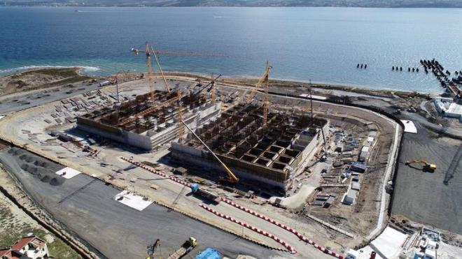 anakkale Kprs inaatyla blgenin kaderinin deiime uradn belirten Lapseki Belediye Bakan Ak Parti?li Eyp Ylmaz, kpr ayaklarnn grlmeye balanmasnn da yatrmclarn blgeye talebini artrdn aklad.