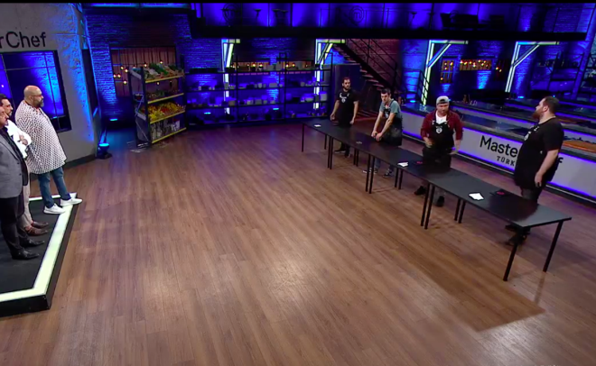 Masterchef'te eleme potasna giden ilk isim Rfat ve Gzide oldu. aramba akam oynanan dokunulmazlk oyunu sonrasnda ise Kvan ve Batuhan eleme potasna gnderilen dier iki isim oldu. Mastercef eleme adaylar Rfat, Gzide, Kvan ve Batuhan'dan birinin bu akam Masterchef'e veda etmesi beklenirken yayn aknda yaplan bir deiiklikle eleme bugne kald.