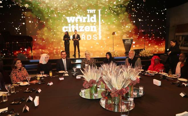 Emine Erdoan, TRT bnyesinde 2017 ylnda kurulan sosyal sorumluluk giriimi TRT World Citizen tarafndan bu yl ikincisi Hasky plik Fabrikasnda dzenlenen dl trenine katld. dl treninin hemen ncesinde verilen yemekte bir grevli Haluk Levent?in yanna gelerek Yusuf slam?n kendisi ile tanmak istediini belirtti.