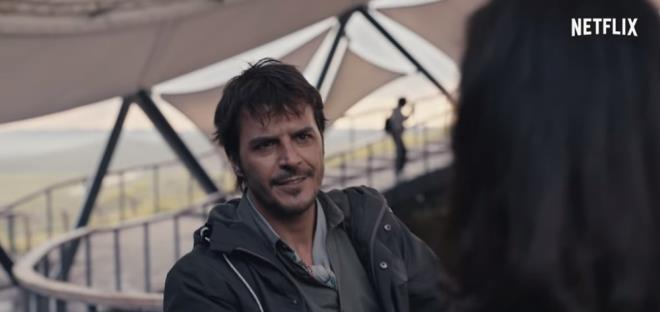 ATYE NERELERDE EKLD?  <br>  - 27 Aralk'ta izleyiciyle buluacak ikinci orijinal dizimiz 'Atiye'nin de dnya genelinde baarl olacana inanyoruz. Dizinin ekimleri stanbul, Gbeklitepe, Nemrut geninde geti. Gen ve gzel ressam Atiye'nin srkleyici hikayesini konu alan sekiz blmlk dizinin barollerinde Beren Saat ve Mehmet Gnsr; oyuncu kadrosunda Metin Akdlger, Melisa enolsun, Baak Kklkaya, Civan Canova ve Tim Seyfi yer alyor.