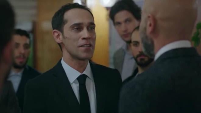 Dizinin Manyak lakapl Nedim Saymaz' tekilatta alt yllarda Ali ile beraber hareket etmitir. Ali'nin hayatn da kurtaran Nedim, ilerleyen yllarda ise Efendi'nin himayesine girmitir. Bu nedenle de acmasz cinayetler ilemektedir.