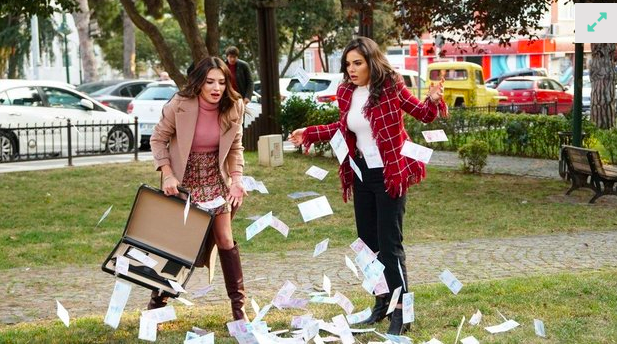 Barollerinde Kerem Cem, zg Kaya, Burak Serdar enel gibi gen isimleri bulunduran dizide en dikkat eken karakter ise Uygar Sarkaya'ya hayat veren baarl oyuncu Engin Hepileri oldu. Alk toplayan oyunculuu ile kt adam Uygar'n hakkndan gelen Hepileri'den gelen son haberler dizinin hayranlarn zd.     ve dier barol oyuncusu olan Engin Hepileri