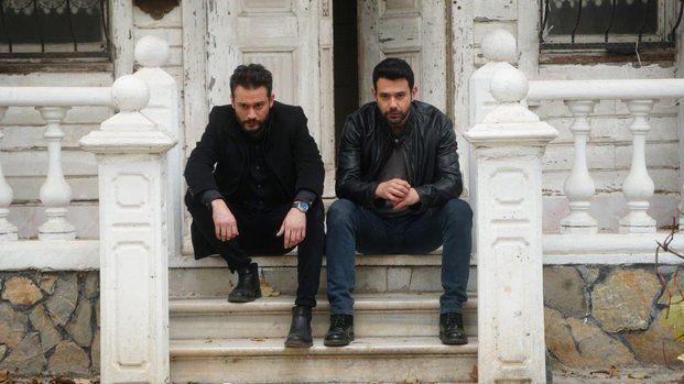 Star olma hayalleri kuran, ok gzel ve hayat dolu bir kz olan Sevda'nn, esrarengiz bir gemie sahip olan Ali'yle sra d akn konu eden dizi, farkl senaryosu ile daha ilk blmden dikkatleri ekti.