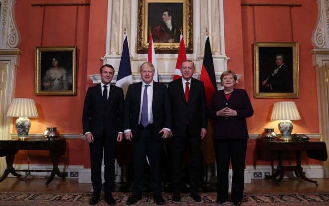 Trkiye Cumhurbakan Recep Tayyip Erdoan, Suriye konulu Drtl Zirve'de Fransa Cumhurbakan Emmanuel Macron, Almanya Babakan Angela Merkel ve ngiltere Babakan Boris Johnson ile bir araya geldi.