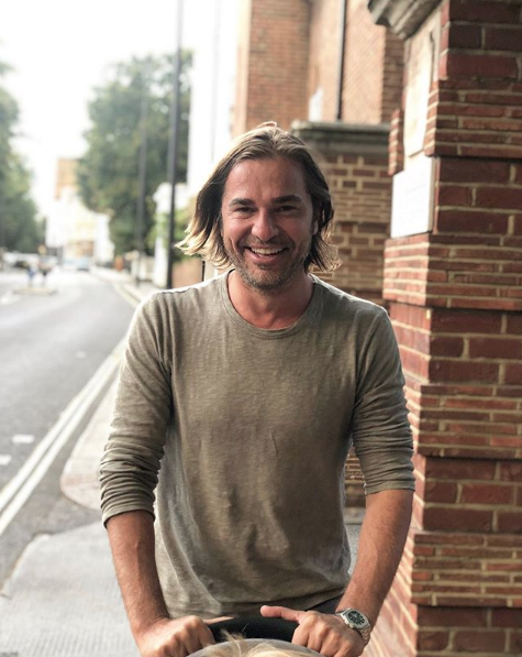 Kurun dizisinin konusu: Kurun dizisinin hikayesi stanbul'un 1970'li yllarnda adalet arayan bir savcnn ve kalemine gvenen gen bir gazetecinin mcadelesini anlatyor.