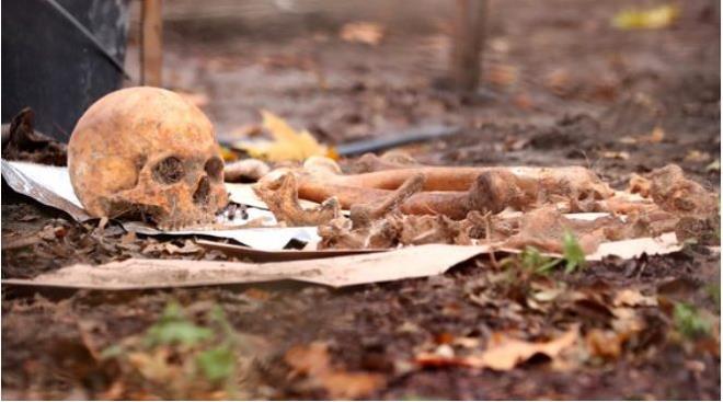 Kemiklerin durumundan uzun yllar nce ld anlalan kiinin lm zaman ve nedeni uzmanlarn nmzdeki gnlerde yapacaklar incelemenin ardndan belirlenecek.