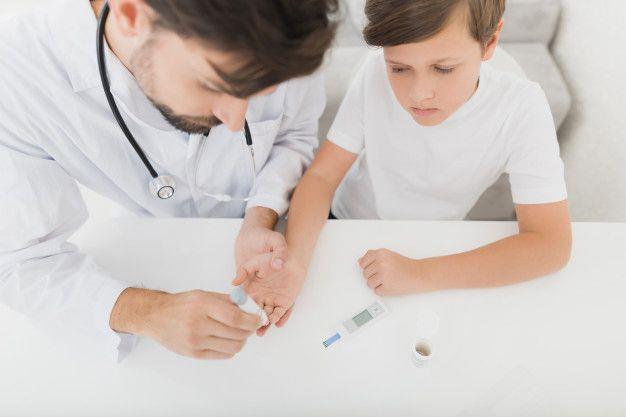 nslin krlk yapar m? nslin bir ila deildir. Vcutta olmas gereken ancak retilmedii iin diyabet hastalarn dardan verilen bir hormondur. Dolaysyla inslin konusunda yaratlan efsaneler gerei yanstmaz ve krle yol amaz. Gz saln bozan inslin deil diyabetin kendisidir. Buna nlem olarak diyabet hastalarnn mutlaka belli aralklarla gz muayenesi yaptrmas gerekir.