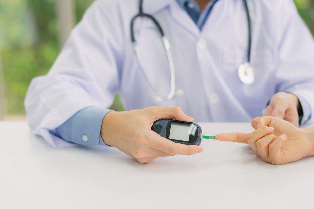 nslin kilo aldrr m? nslin imanlatr m? Diyabet hastalarnn mutlaka bir diyet ve egzersiz program olmaldr. Bunun sebebi kilo kontroln salamann tesinde daha salkl ve kaliteli bir yaam srebilmeleri iindir.  Verilen inslin itah ac bir etki yaratsa da inslin direncini kran haplarla kombinasyonlar  yaplarak itah art nlenebilir. Ancak bu noktada diyabet hastasnn diyet ve egzersiz  programna sadk kalmas gerekir.