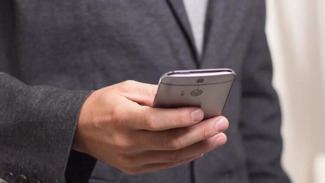 Banyodaki scak su tketiminin azaltlmas, televizyon, bilgisayar gibi elektrikli ev aletleri uyku konumunda brakmayp, g tuundan kapatlmak, tasarruf ettiriyor.