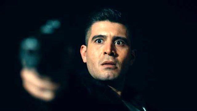 Ay yapm imzal ukur'un yeni blm fragman yaynland. Azer'i karsnda gren Yama, elindeki tabancalar yere atyor.