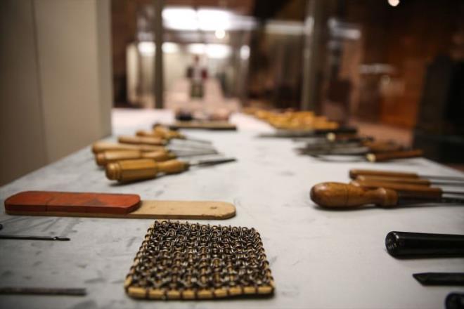 Beikta'taki Saray Koleksiyonlar Mzesine alnan Milli Saraylar daresi Bakanlnca Yldz Saray Koleksiyonuna kaytl Sultan 2. Abdlhamid Han'a ait ahsi eyalardan kl, kam, marangozluk takmlar, tespihler ve altn mhr ilk kez sergileniyor.