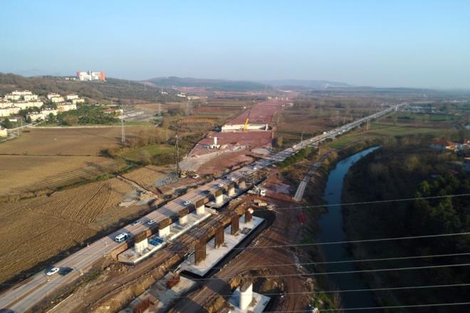 2020'nin ilk yarsnda, Avrupa tarafndaki 38,53 kilometrelik kesimin alarak Avrupa ayann tamamlanmas, yln ikinci yarsnda ise Asya tarafndaki kalan son 103,45 kilometre otoyolun peyderpey trafie almas ngrlyor.