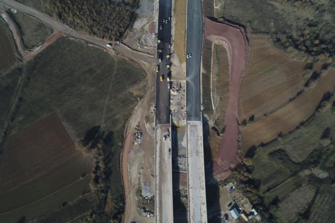 stanbul'un batsndaki Knal mevkisinden balayp Kocaeli ve Sakarya'y kuzeyden geerek Sakarya'nn Akyaz ilesi yaknlarnda sonlanan proje, 3 ana blmde 7 kesimden oluuyor.