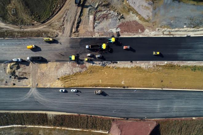 stanbul'un Avrupa yakasnda 3 kesimden oluan Knal-Odayeri aras ana yol ve balant yolu olmak zere toplam 80 kilometrelik blm ile Anadolu yakas, Kocaeli ve Sakarya'dan geerek 3 kesimden oluan Kurtky-Akyaz arasndaki 170 kilometrelik blmde yapm almalarna devam ediliyor.