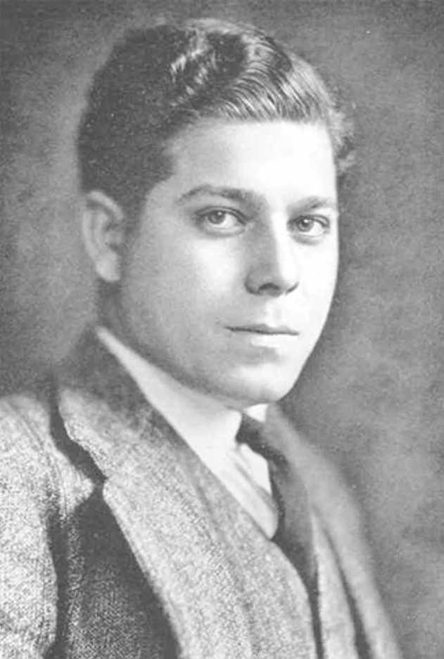 Angelo Hays Mezarnda uyanan btn insanlar arasnda Angelo Hays en uzun sre mezarnda kalan insan olarak kaytlara geti. 1937 ylnda motorsiklerini srerken kaza yapm ve kafasn duvara vurmutu. Daha sonra ld bildirildi. Yzndeki ve kafasndaki rktc yaralanmalar nedeniyle bedeni ailesine gsterilmedi.