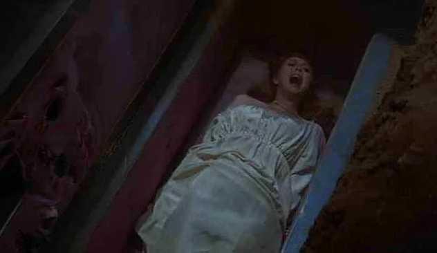 Sonunda bu sylentiler Madam Bobin'in babasnn kulana kadar gitti. Babas mezar atrd ve korkun bir eyle karlat. Madam Bobin gmldnde hamileydi. Bebek mezardayken domutu ve sonunda o da annesi gibi mezarn iinde lmt. Otopsi sonucunda anlald ki bebek de annesi de sar hummadan deil oksijen yetersizliinden lmlerdi.