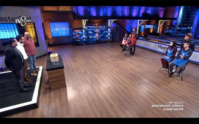 Masterchef'te bu hafta son dokunulmazlk oyunlar oynand. nmzdeki haftadan itibaren final oyunlarna geilecek. Bu da tm kurallarn deiecei anlamna geliyor. Masterchef'ten geen hafta Yasin Obuz elenmiti. Yasin, Batuhan ile son ikiye kalnca 'beni gnderin, Batuhan'n hayalleri var' demiti. Bu hafta eleme potasnda yine Batuhan' gryoruz. Masterchef'te kim elendi sorusunun yantn verecek son dokunulmazlk oyunu ise potaya giren nc ismi belirledi.