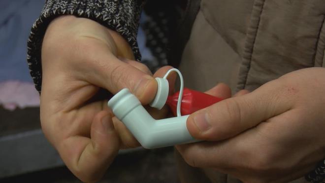 "Merdiven alt reten firmalar var. ok ucuza da ml edebiliyorlar. Gz adedi ile alakal. 10 gzl ufak bir makinada basar. Ya da seri retimle daha detayl bir ey yapar. Ama bu ok maliyetli bir ey deil. ok byk bir kalp olmasna gerek yok. Normal bir imalatla retilebilir. Bu rngann ciddi bir firma tarafndan retildiini sanmyorum.