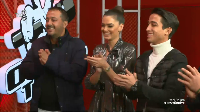 Acun Ilcal da yarmac, eski O Ses Trkiye ampiyonu ahin Kendirci'nin kardei olduunu aklad. Kardeine destek vermek iin stdyoya gelen ahin Kendirci, jri yeleriyle hasret giderdi.