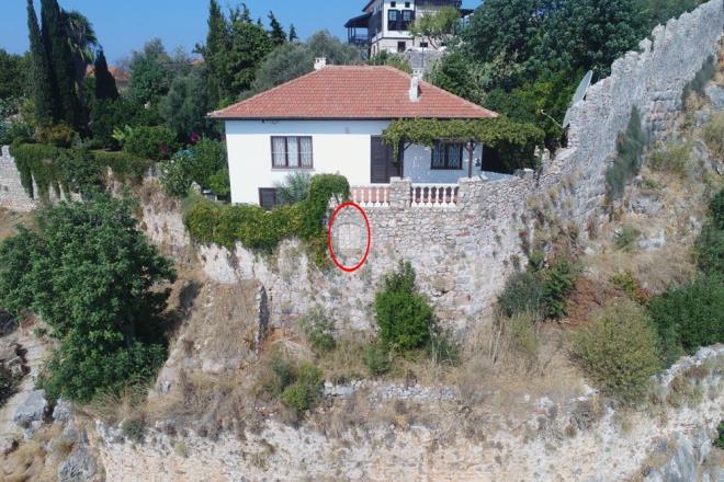 KAMULATIRMA KARARI  <br>  Walter Godina'nn evinin kamulatrlmasna da karar verildi. Kltr ve Turizm Bakanl'nn talebi dorultusunda Kymet Takdir Komisyonu'nca oluturulan teknik ekip, Kamulatrma Kanunu kapsamnda deer tespit almas balatt. Antalya Kltr Varlklarn Koruma Blge Kurulu'nun kamulatrma karar, Kltr Varlklar ve Mzeler Genel Mdrl'nce de onayland.