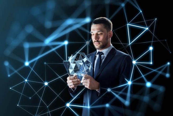 Mobil cihazlara ynelik saldrlarda zellikle ok fazla ziyaret edilen alveri sitelerinin ve bankaclk uygulamalarna ya da en popler oyunlara benzeyen sahte uygulamalar art gsterecek.