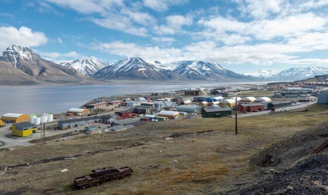 Yazlar neyse ama mevsim daha dorusu gn ka dndnde yaam daha bir etinleiyor bu topraklarda. Bembeyaz, kpr kpr rdek kolonisine baknca, insanlar da k uykusuna yatabilseydi diyorum, dev bir kuty yorgann scaklna gmlp.