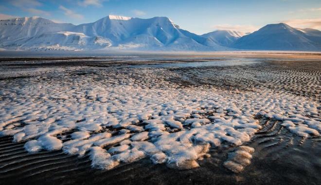 Buraya gelip de ar ekilde hastalanma talihsizliine uradysanz, bir uaa bindiriliyorsunuz ve mrnzn son gnlerini Norve'in baka bir yerinde geiriyorsunuz. Yok, uaa yetiemediniz ve hastala ya da kazaya bu topraklarda kurban gittiyseniz, o zaman da bu topraklara gmlemiyorsunuz.