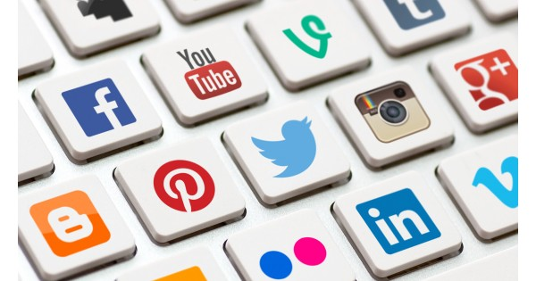 MEDYA ARALARI KULLANIM VE DERS ALIMA SRELER  <br>  rencilerin gnlk ortalama cep telefonu kullanm sresi 1 saat 26 dakikadr. Hafta ii gnlk ortalama cep telefonu kullanm sresi 1 saat 19 dakika, hafta sonu ise 1 saat 44 dakikadr.   <br>  rencilerin gnlk ortalama televizyon izleme sresi 1 saat 29 dakikadr. Hafta ii gnlk ortalama televizyon izleme sresi 1 saat 23 dakika, hafta sonu 1 saat 47 dakikadr.   <br>  rencilerin gnlk ortalama internet kullanm sresi 2 saat 13 dakikadr. Hafta ii gnlk ortalama internet kullanm sresi 2 saat 2 dakika, hafta sonu ise 2 saat 41 dakikadr.  <br>  rencilerin gnlk ortalama ders alma sresi 1 saat 30 dakikadr. Hafta ii gnlk ortalama ders alma sresi 1 saat 29 dakika, hafta sonu ise 1 saat 33 dakikadr.   <br>  rencilerin gnlk ortalama oyun oynama sresi 1 saat 16 dakikadr. Hafta ii gnlk ortalama oyun oynama sresi 1 saat 8 dakika, , hafta sonu ise 1 saat 36 dakikadr.   <br>  Erkek ve byk yataki renciler daha uzun sre dijital ortamda oyun oynamaktadr.