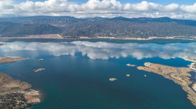 Gln yok olmamas iin nlem alnmas gerektiini ifade eden Bayndr, ''Bu Beyehir Gl hepimizin ortak mal, lkemizin deeridir. Dnya apnda iilebilir nitelii olan 10 glden biridir. Beyehir Gl?nn kysn, sadece gl olarak, ime suyu olarak, sulama suyu olarak grmeyelim. Beyehir Gl?nn kendine has bir manzaras var, doas var. Akdeniz?in balkonu, Konya?nn teras olarak grelim. Konya?nn denizi olarak grelim. Biz Beyehir ile ilgili bir altay yaplmasn istiyoruz'' dedi.