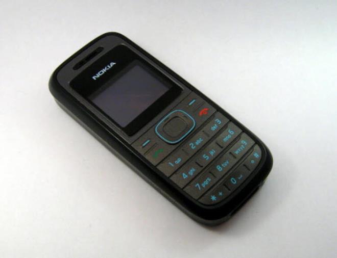 Nokia 1208:    Nokia'nn 2007 ylnda tantt bu telefon modeli SMS desteine sahip olmakla birlikte, indirilebilir zil sesi ve titreim zellikleriyle beeni toplad. Cihaz, toplamda 100 milyon satt.  14